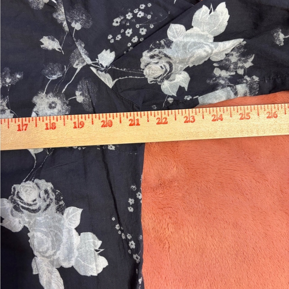 Soft Surroundings Floral Tunic Blouse Womens Large Black White Roll Tab - Picture 3 of 7